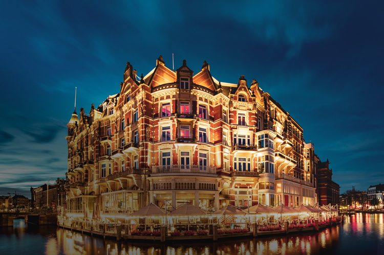 Hotel &amp; Restaurant at night.
