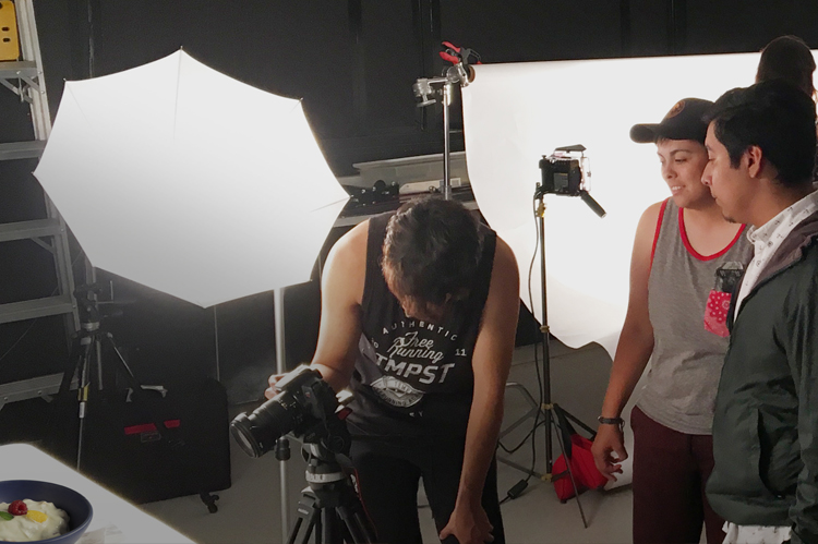 COC Photo Students In Studio