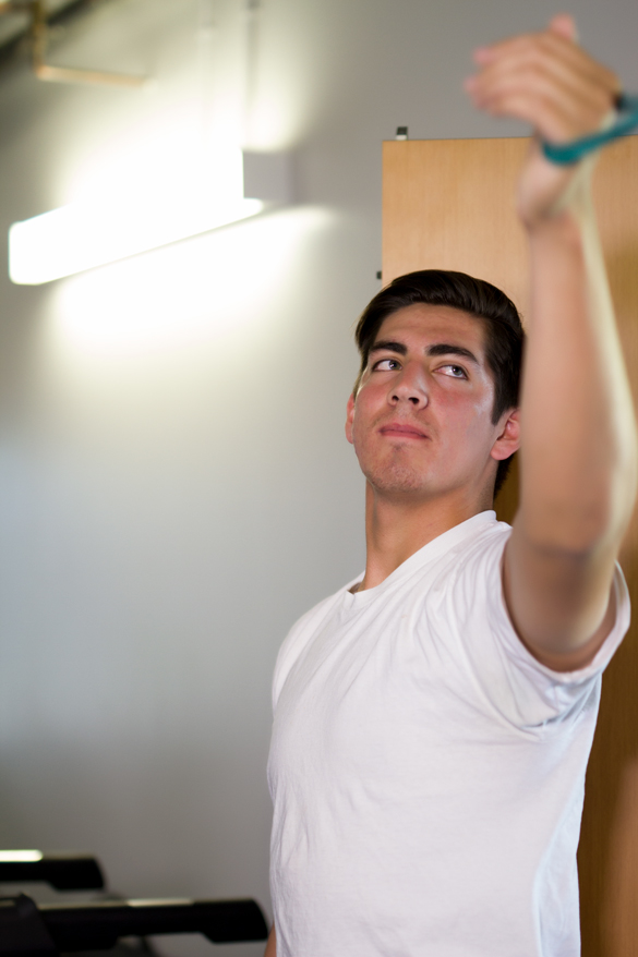 Sports Medicine student working in physical therapy. 